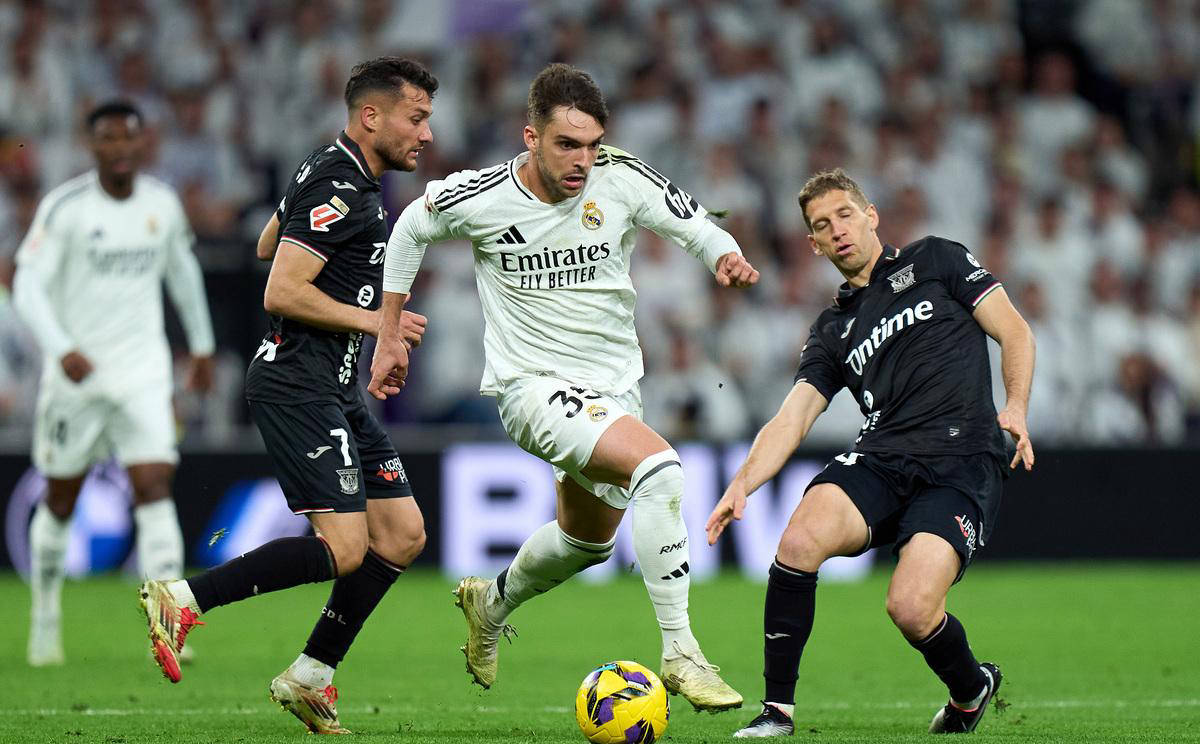 皇马欧冠压力大，巴伦西亚状态出色